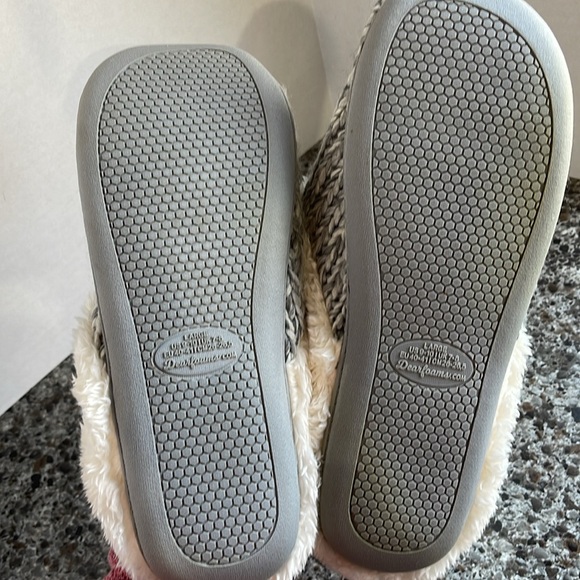 NEW with defect ( yellow sole) Dluxe Dearfoams Women's Slippers size Large 9-10 - Picture 10 of 11
